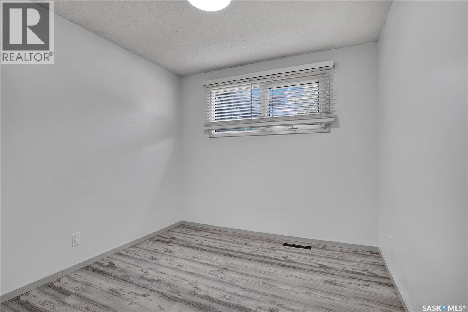 2945 Preston AVENUE S - 10