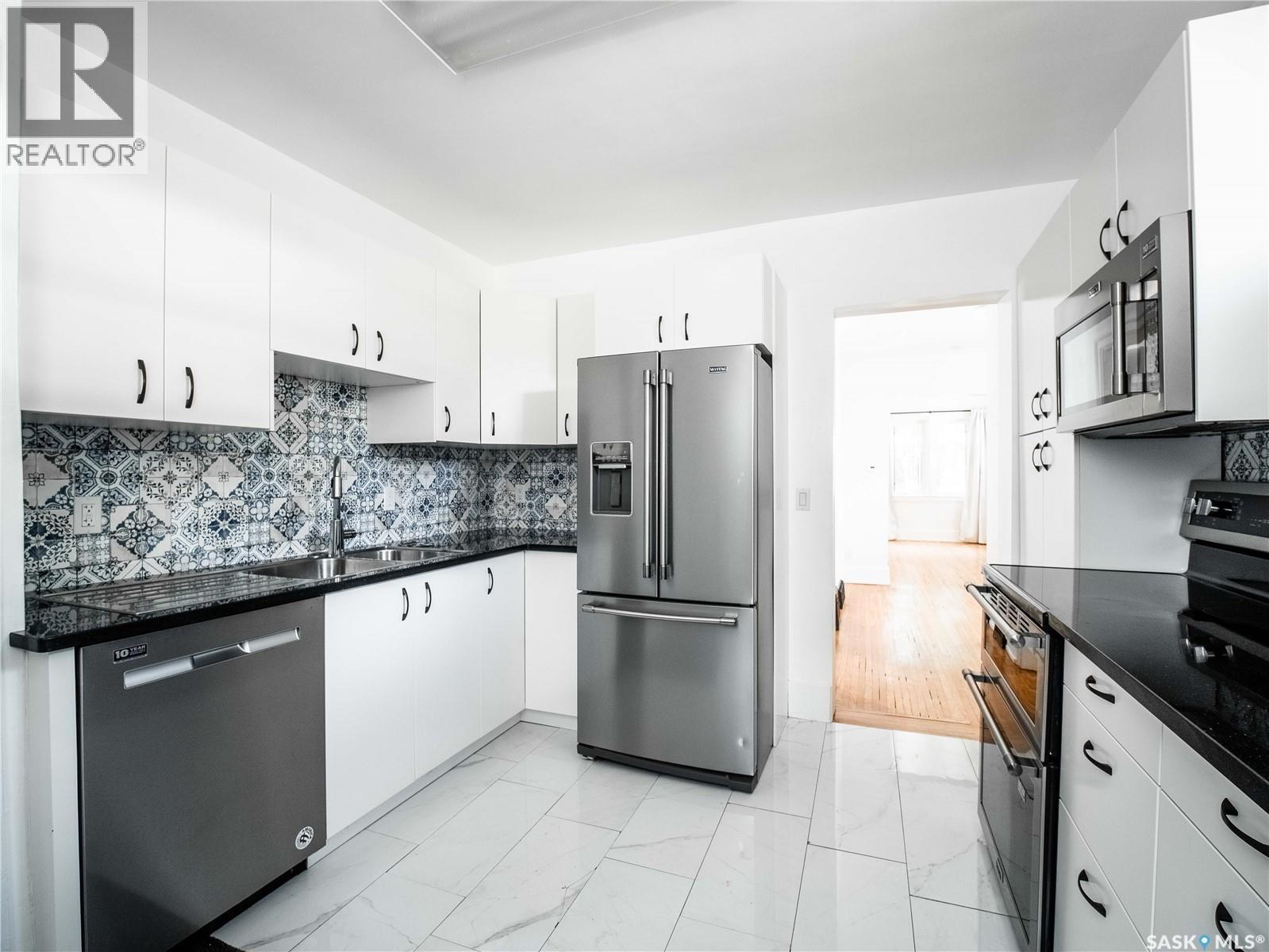 916 6th AVENUE N - 11