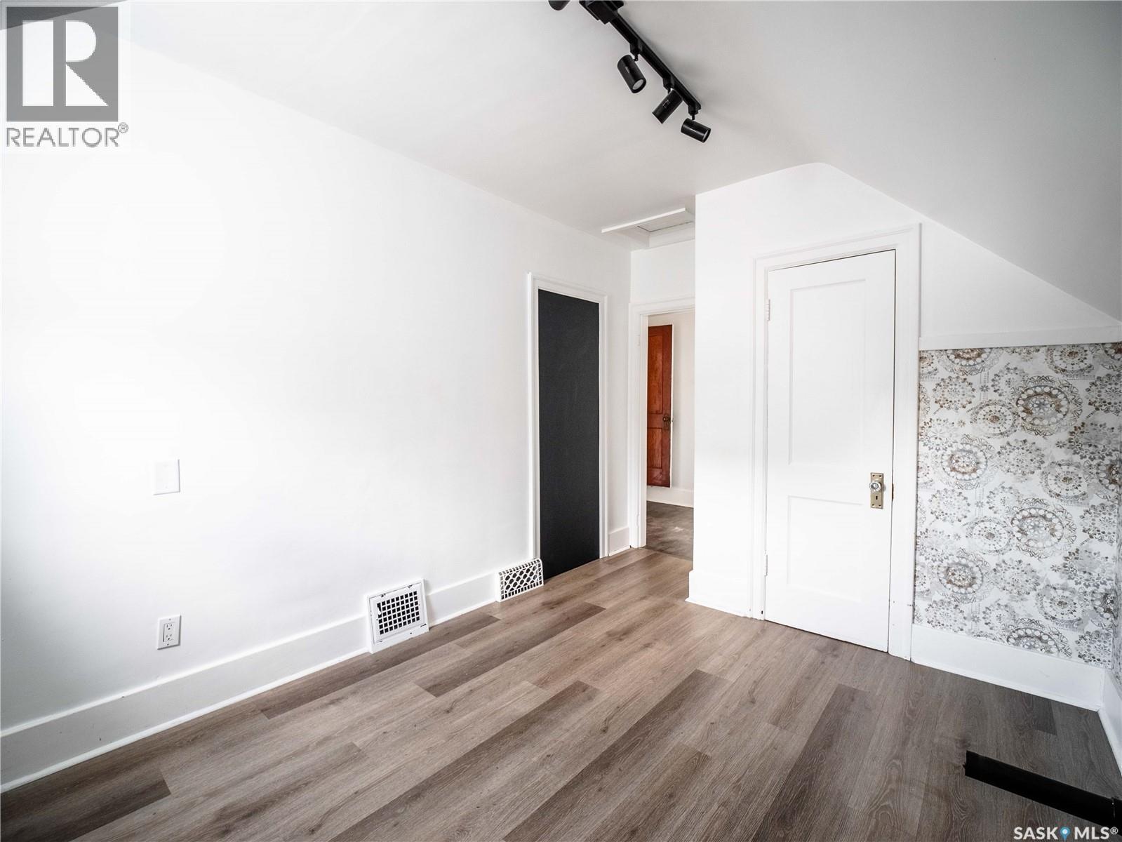 916 6th AVENUE N - 14