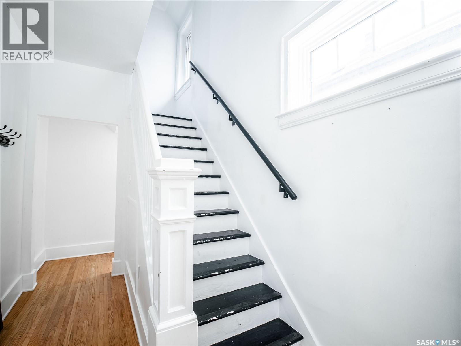 916 6th AVENUE N - 6