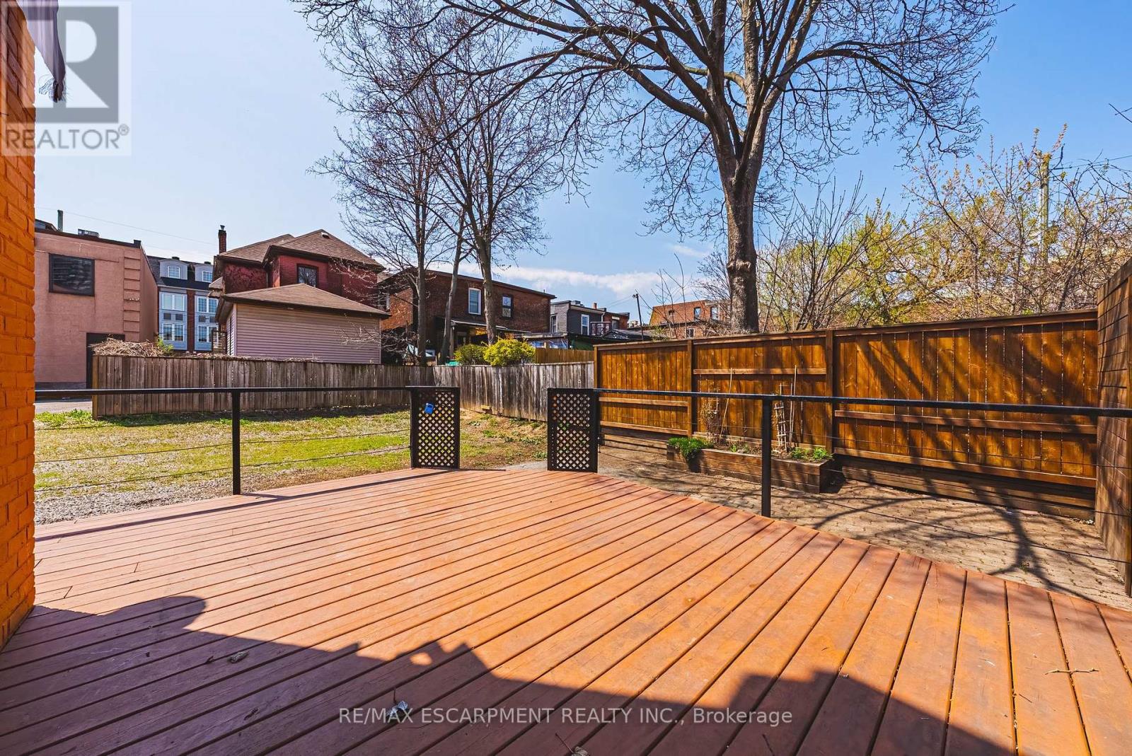 116 CATHARINE STREET S - 15