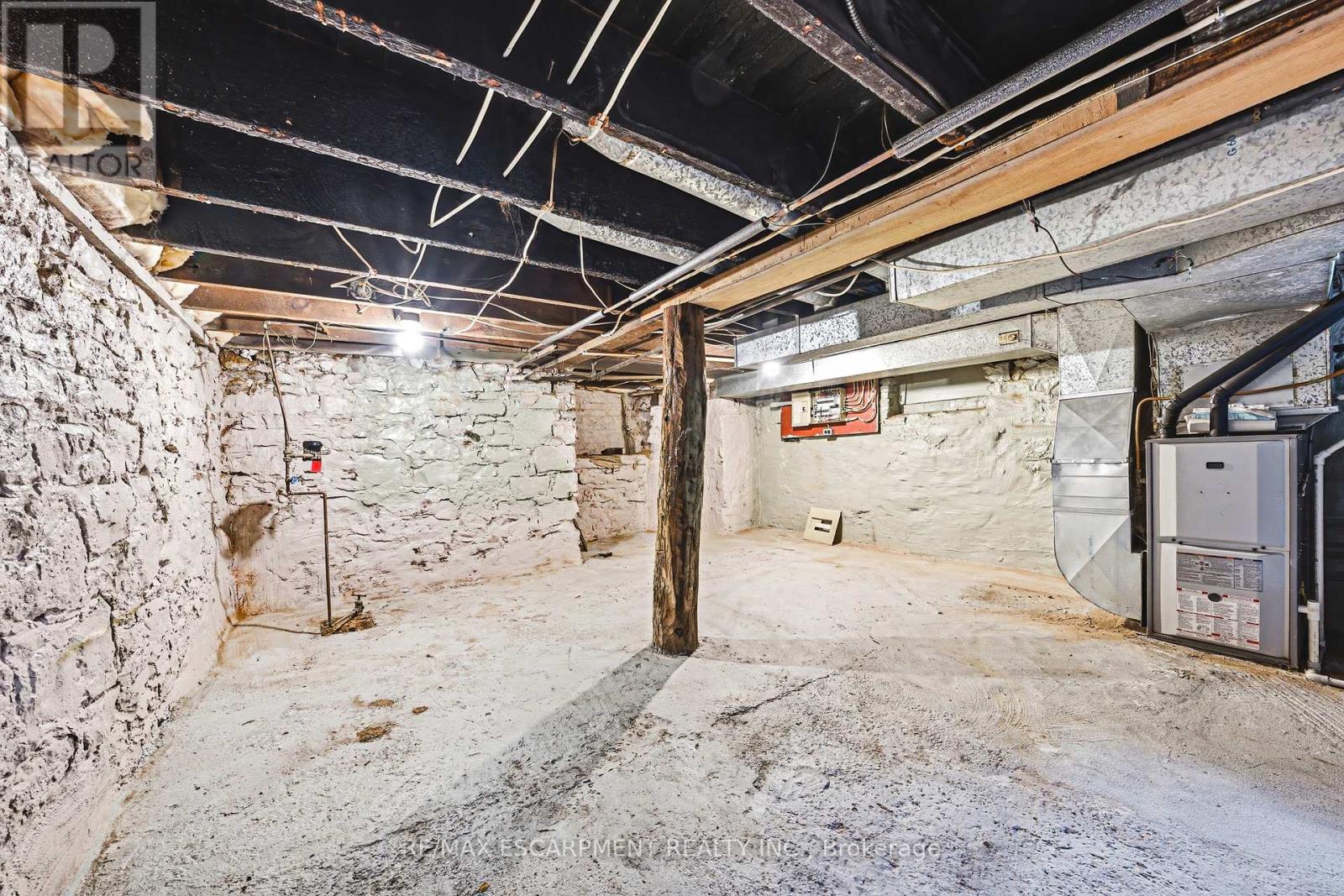 116 CATHARINE STREET S - 12