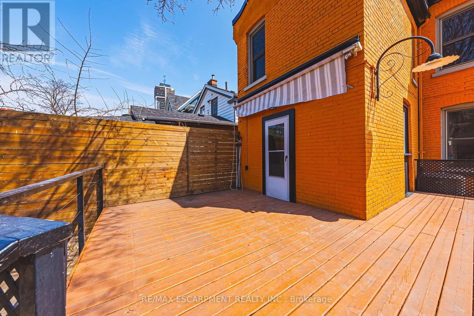 116 CATHARINE STREET S - 16
