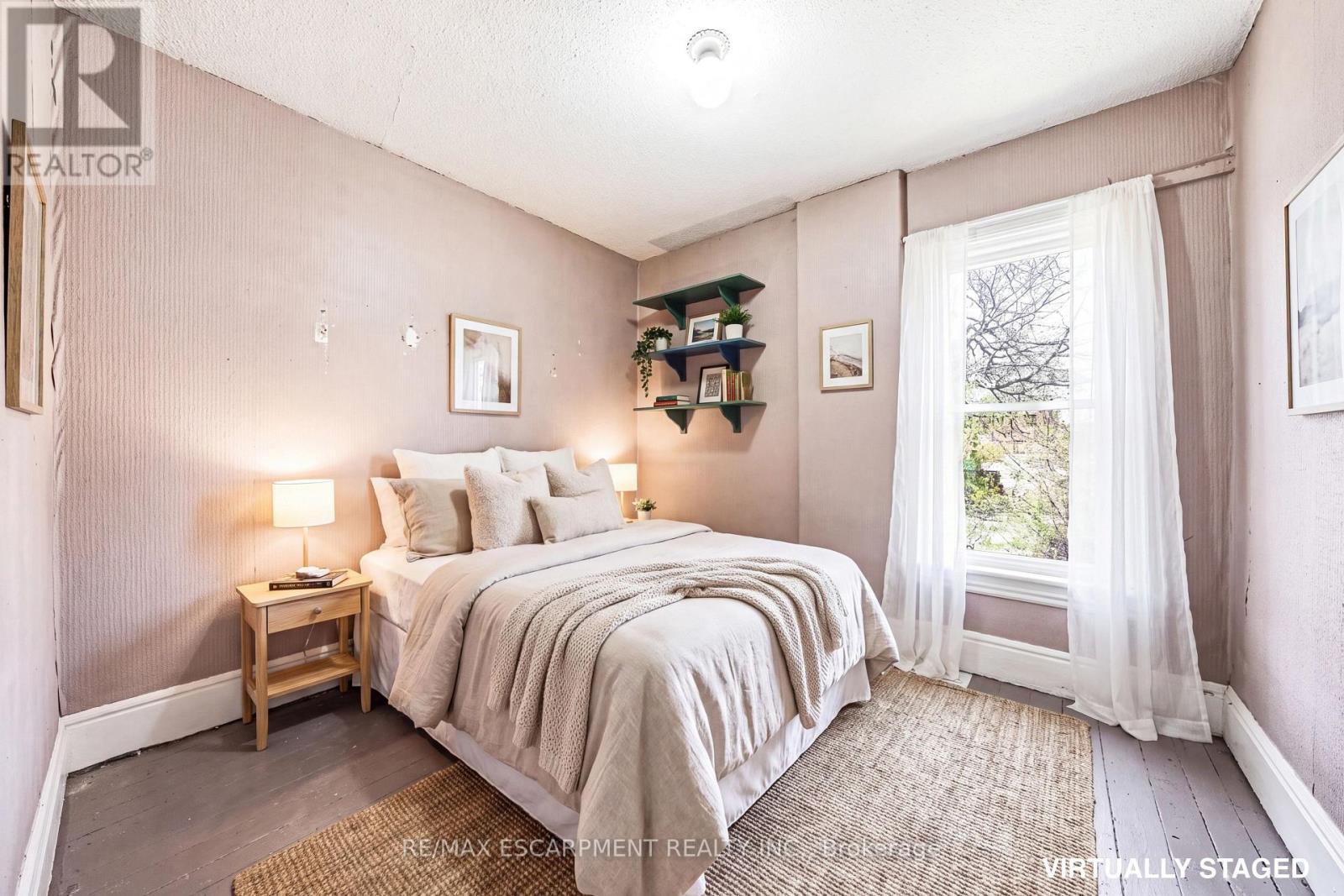 116 CATHARINE STREET S - 9