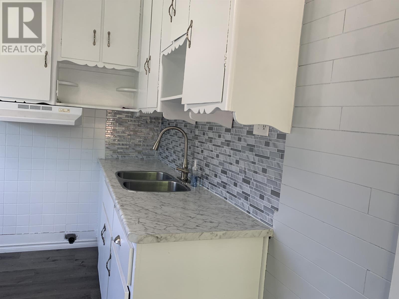 86 Machar Ave - 14