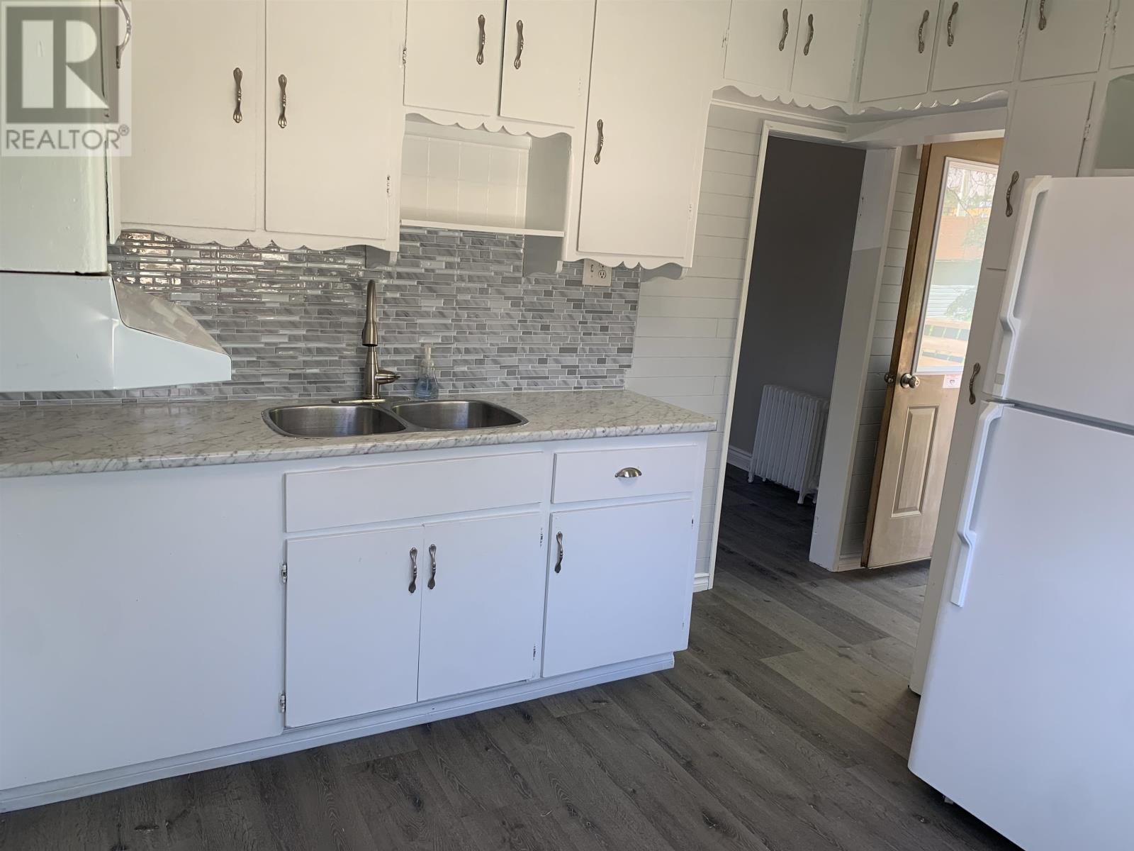 86 Machar Ave - 10