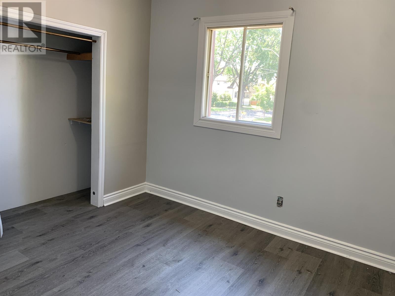 86 Machar Ave - 15