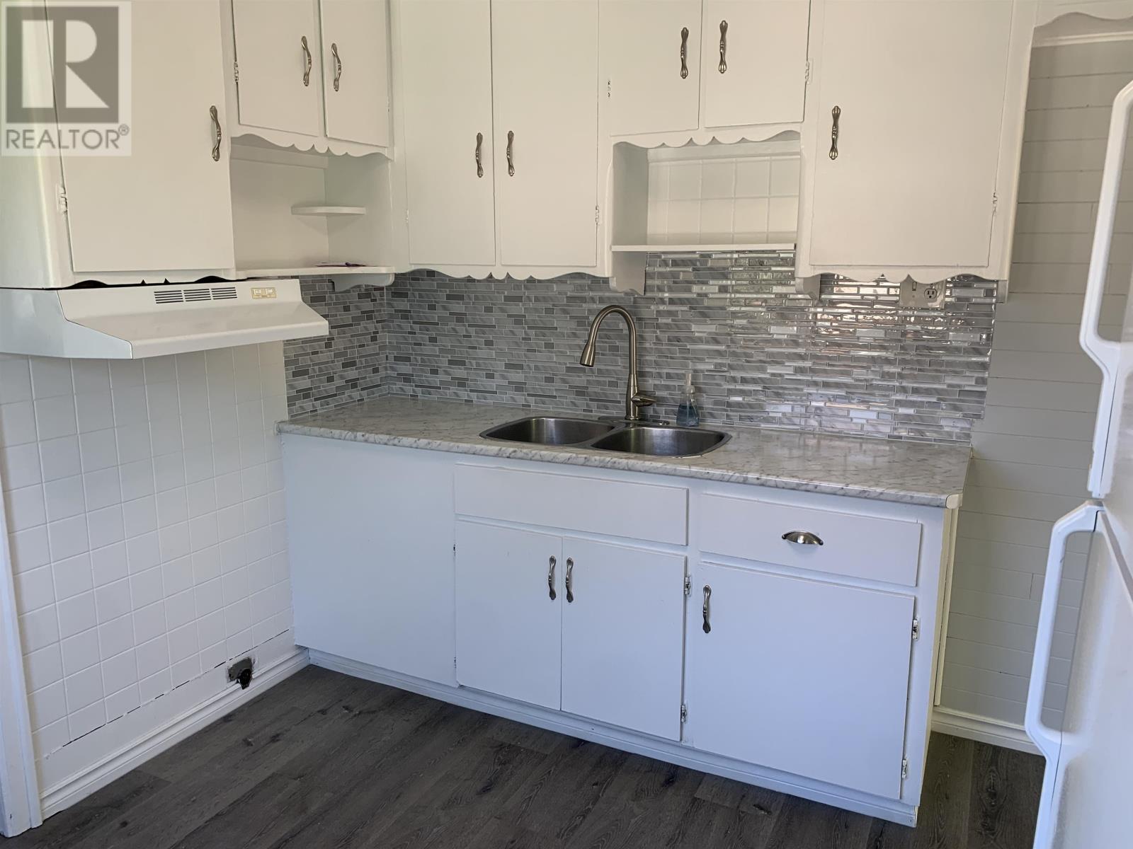 86 Machar Ave - 17
