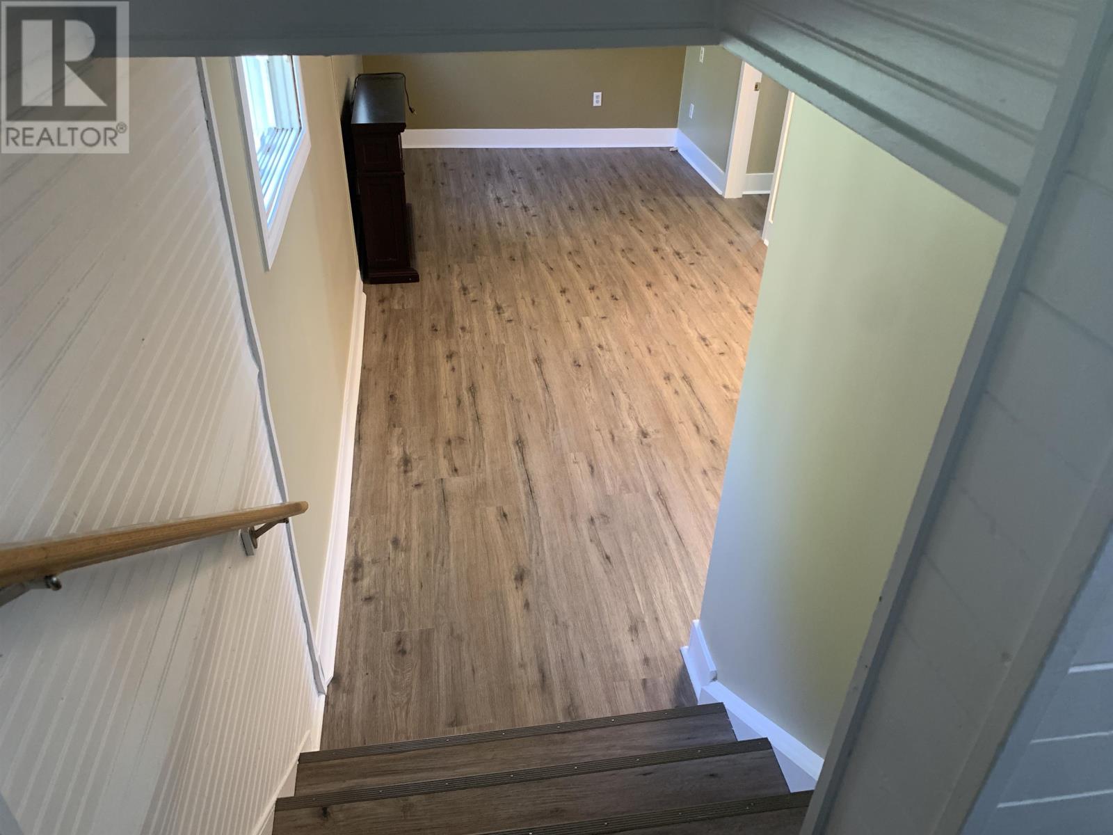 86 Machar Ave - 20