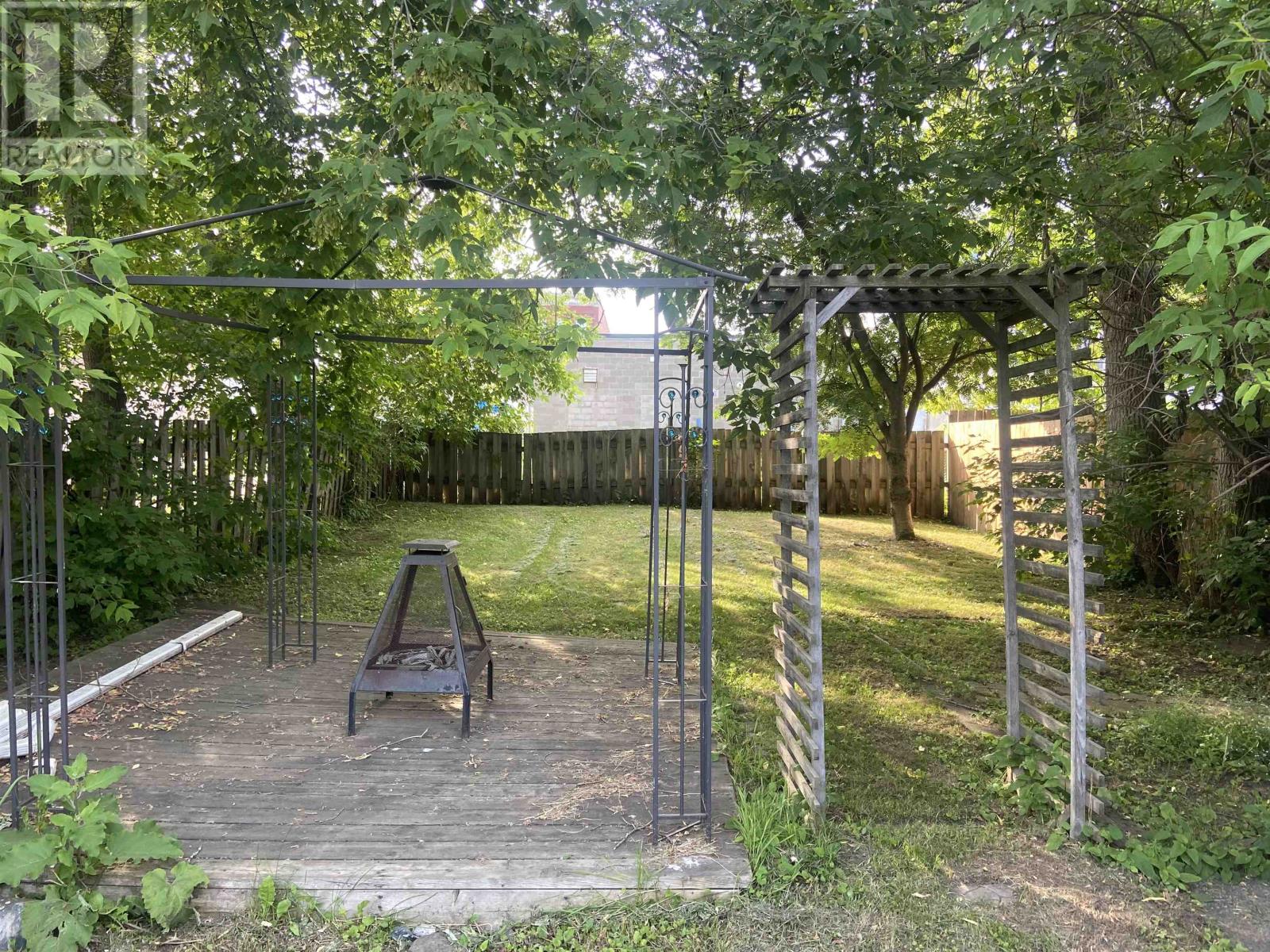 86 Machar Ave - 29