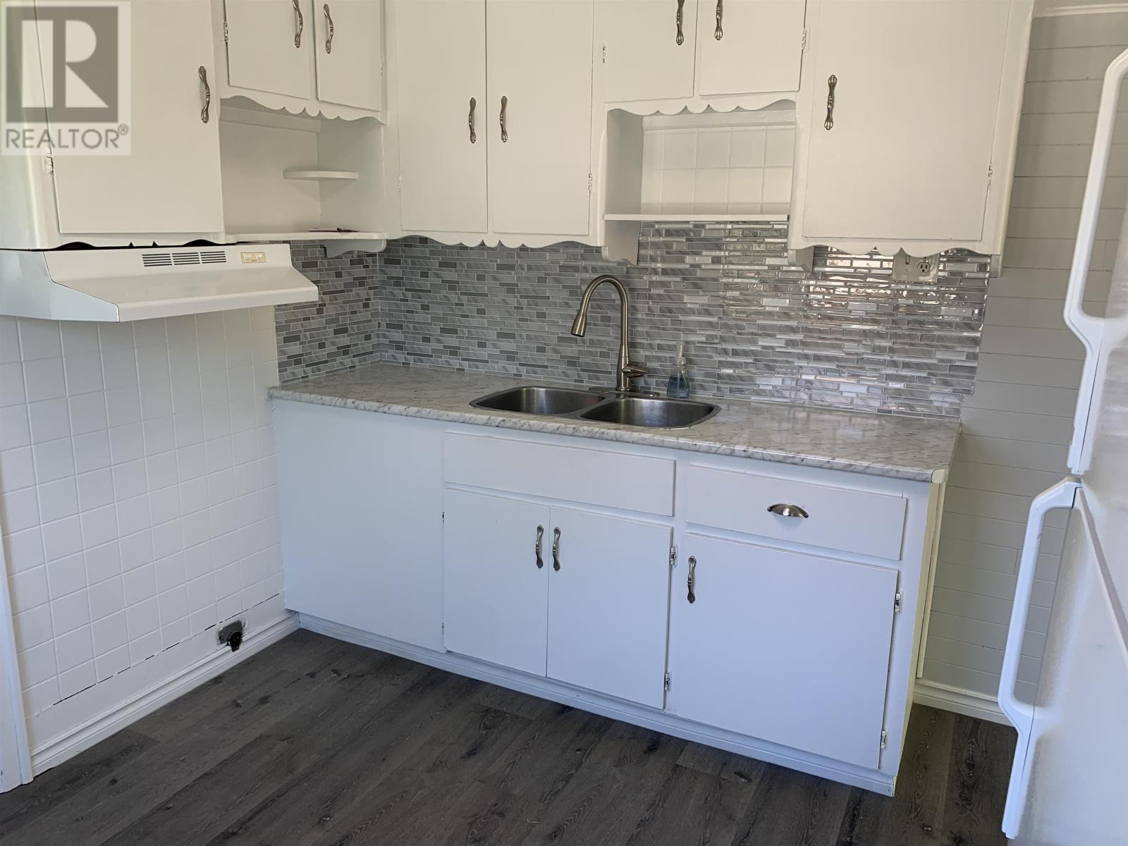 86 Machar Ave - 11