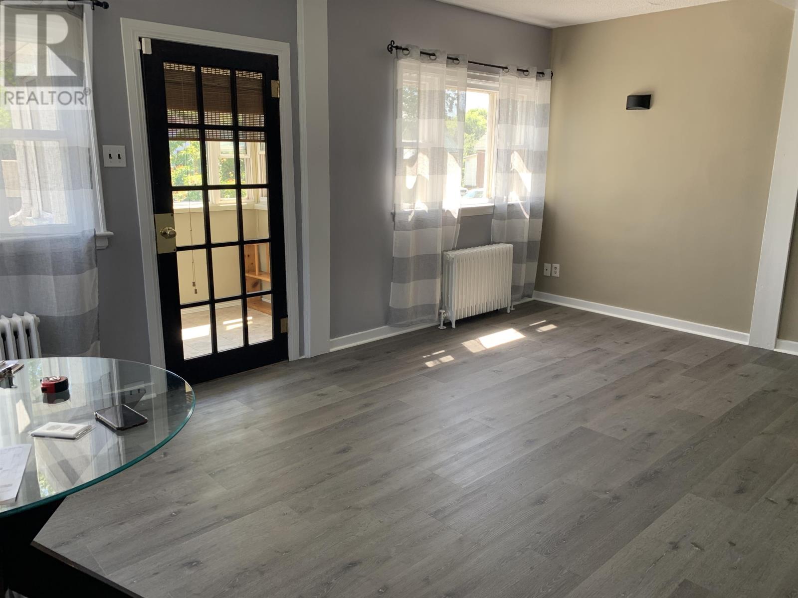 86 Machar Ave - 6