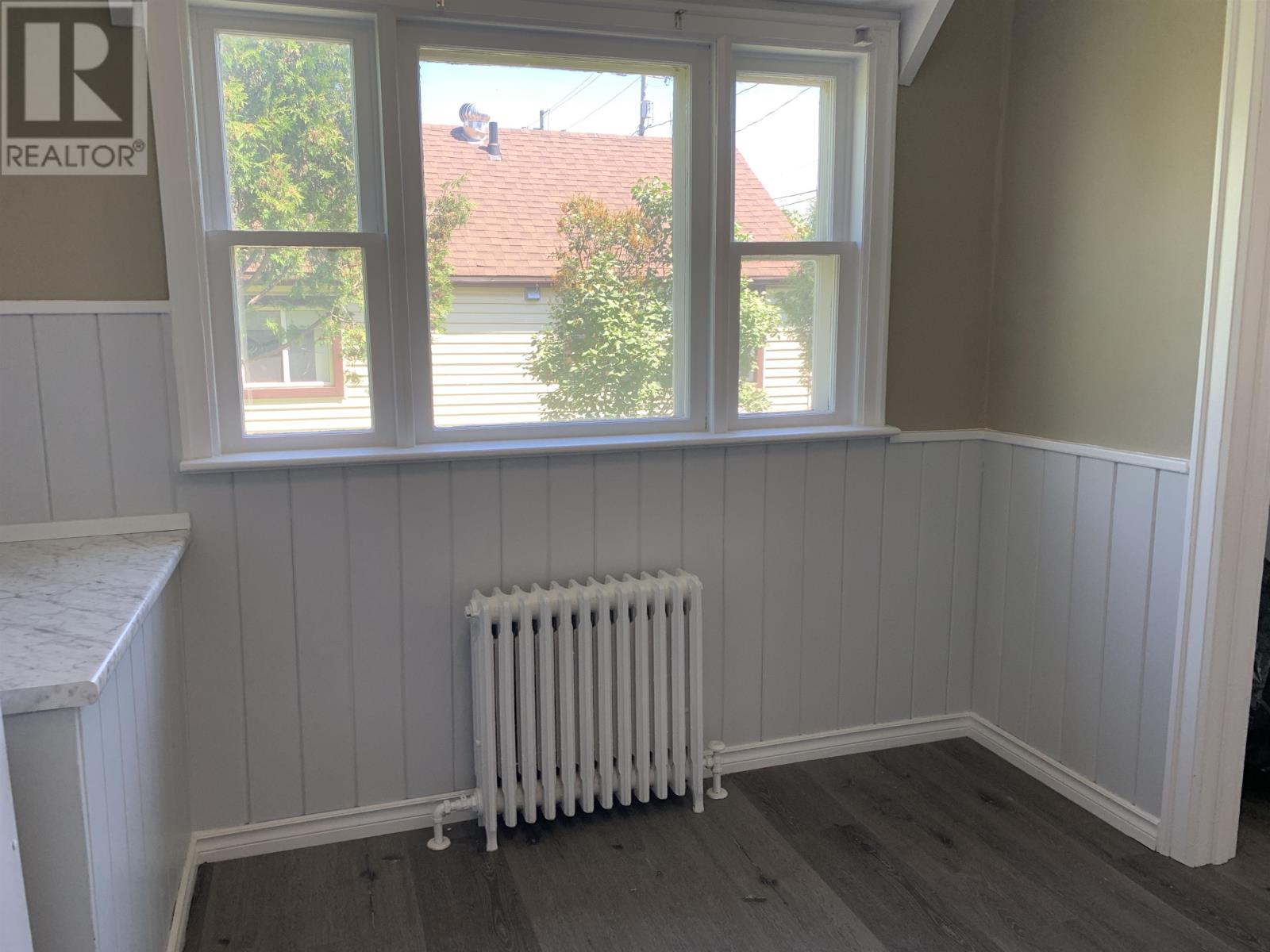 86 Machar Ave - 16