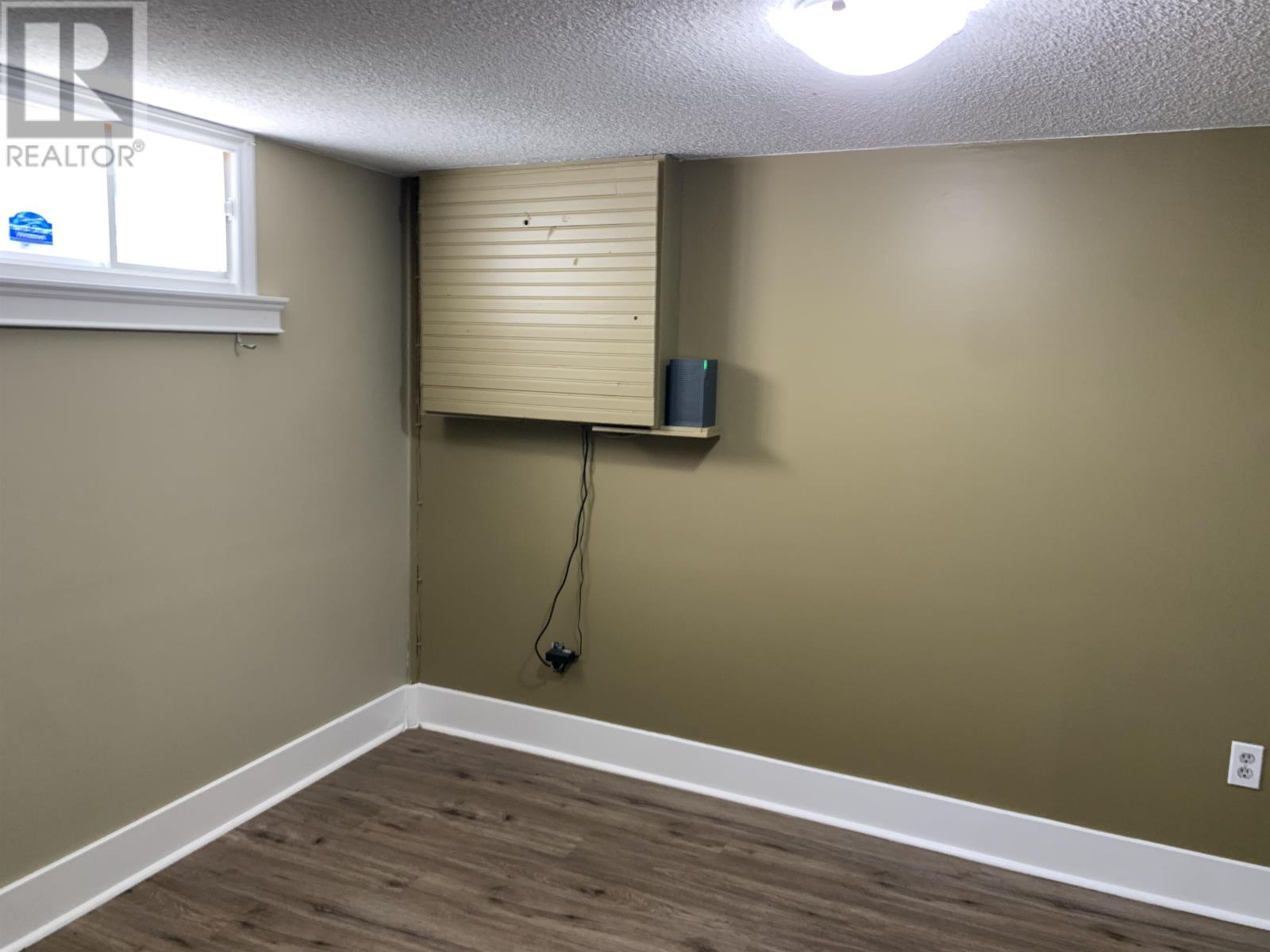 86 Machar Ave - 23