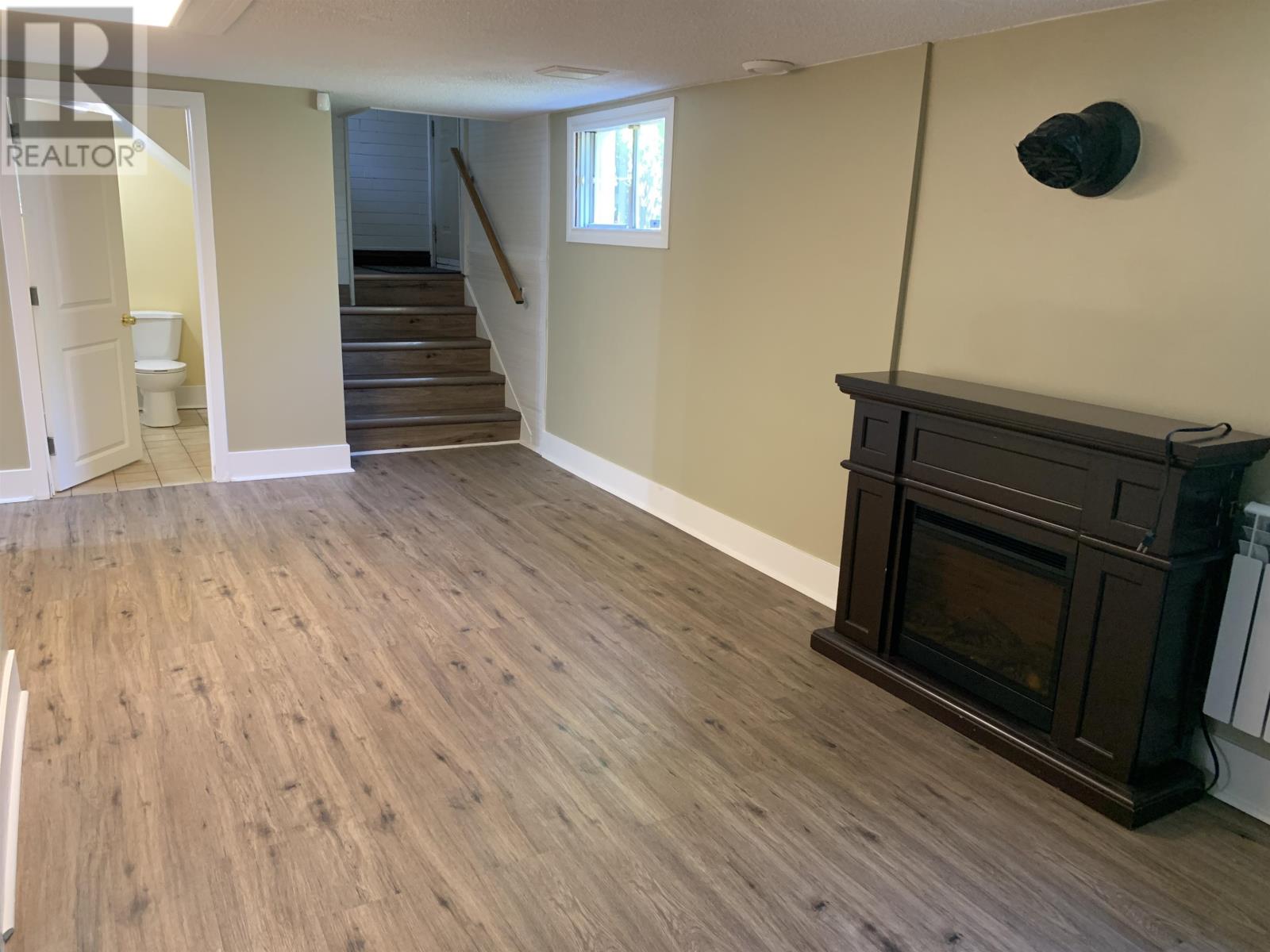 86 Machar Ave - 21