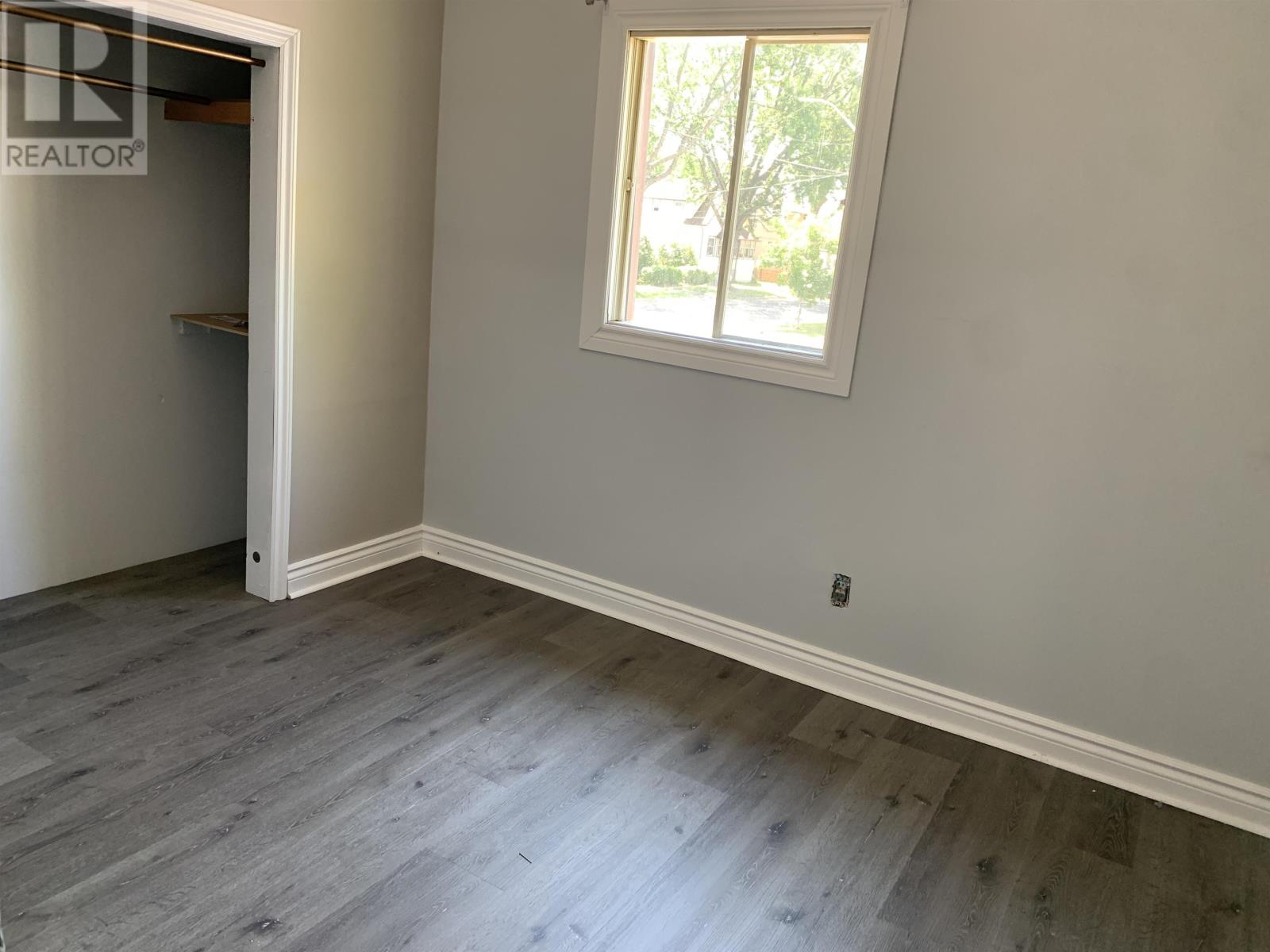 86 Machar Ave - 9