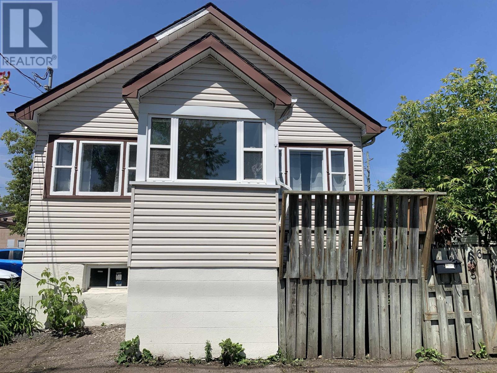 86 Machar Ave - 27