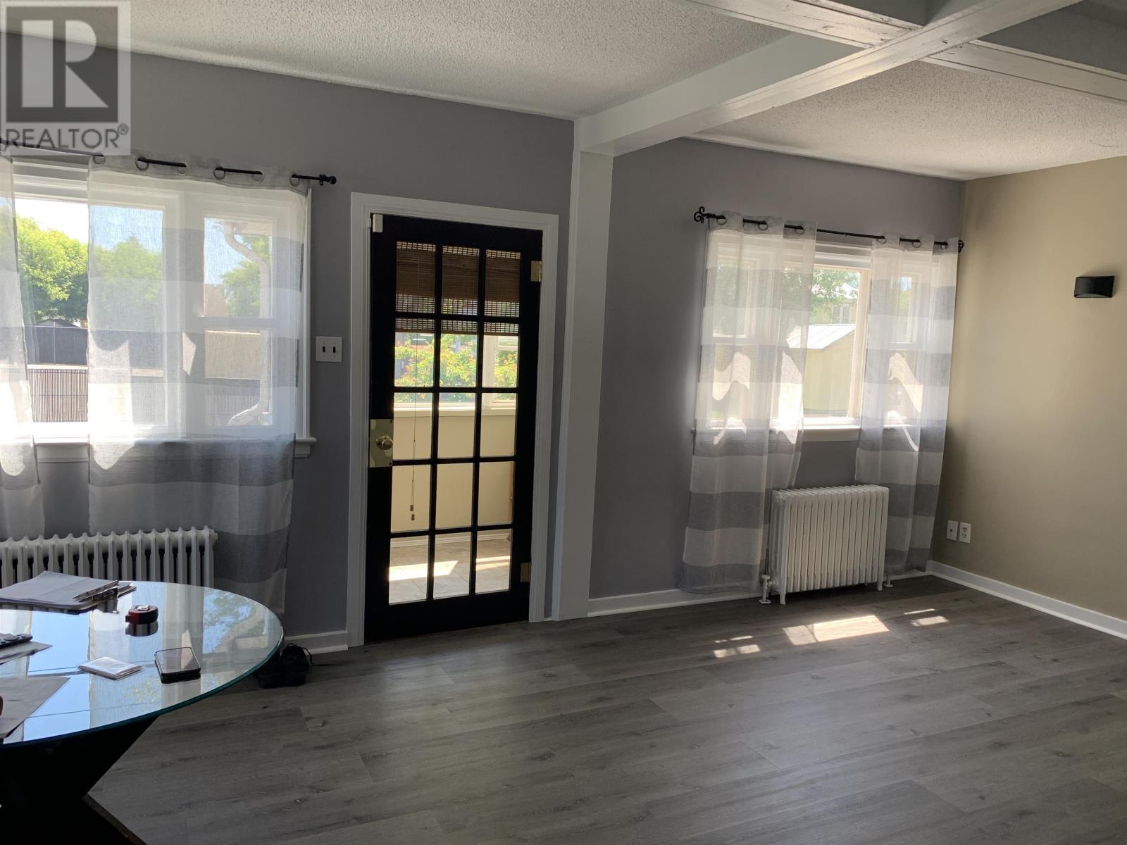 86 Machar Ave - 5
