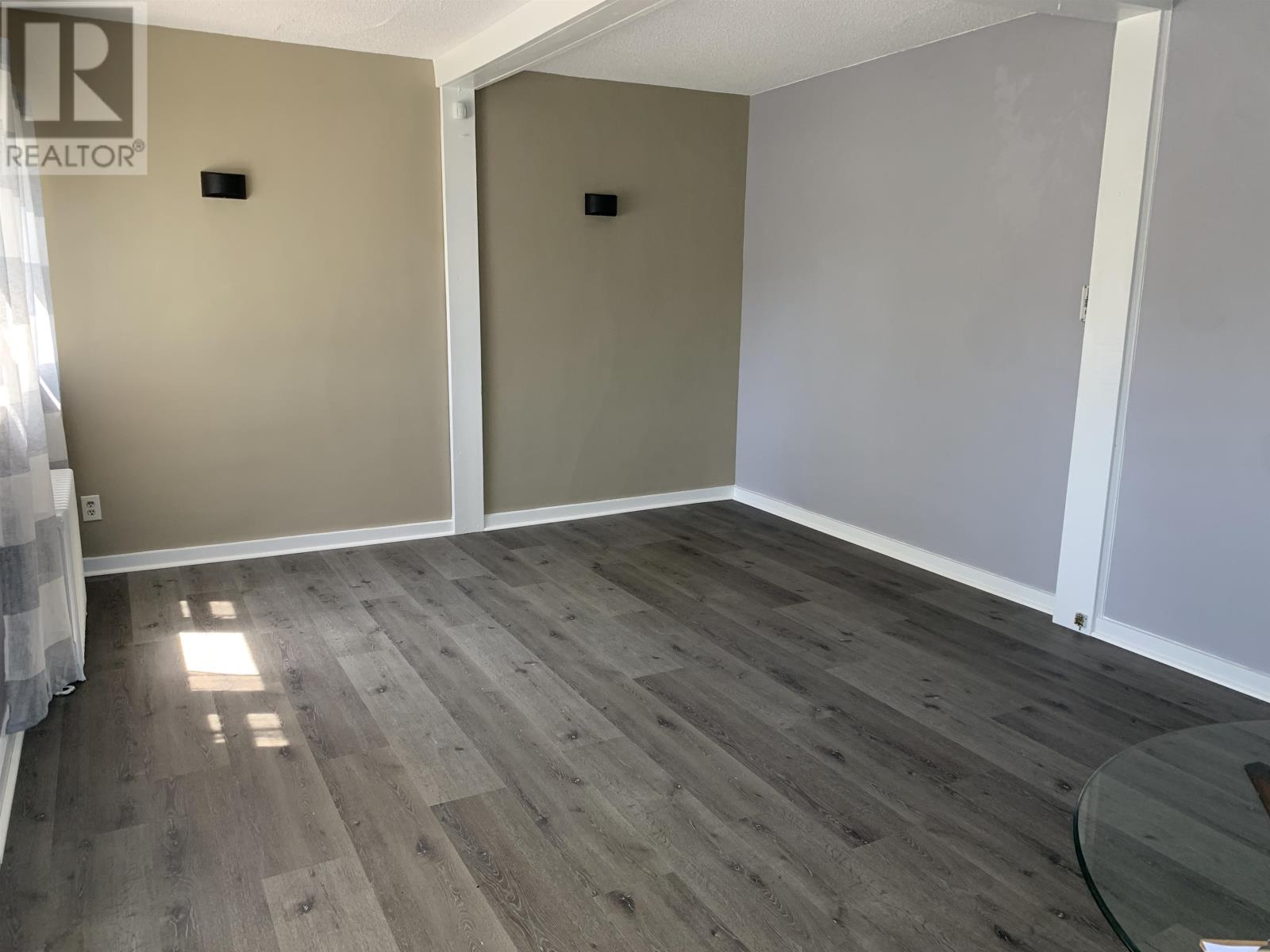 86 Machar Ave - 8