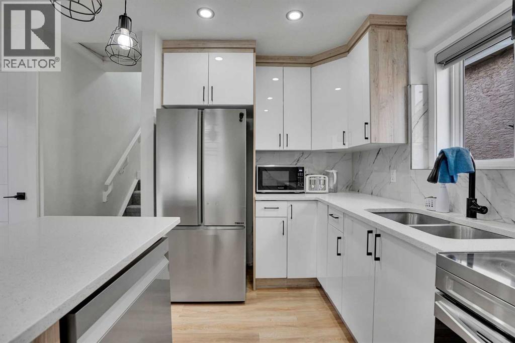 51 Taraglen Road NE - 16