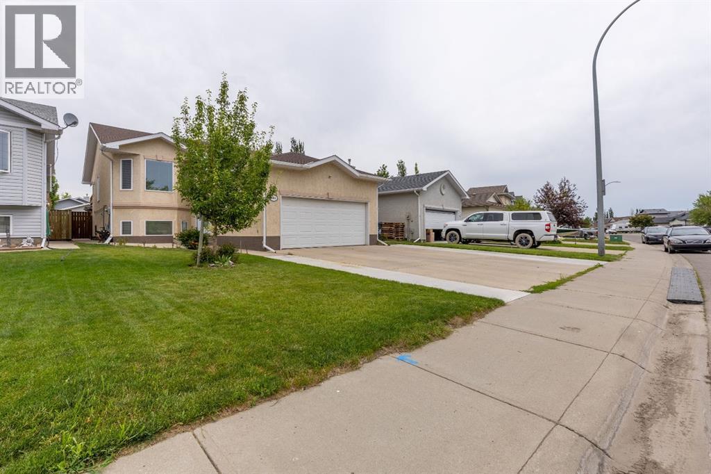 568 Heritage Boulevard W - 2