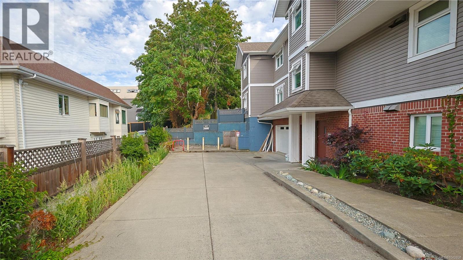 571 Albert St - 10