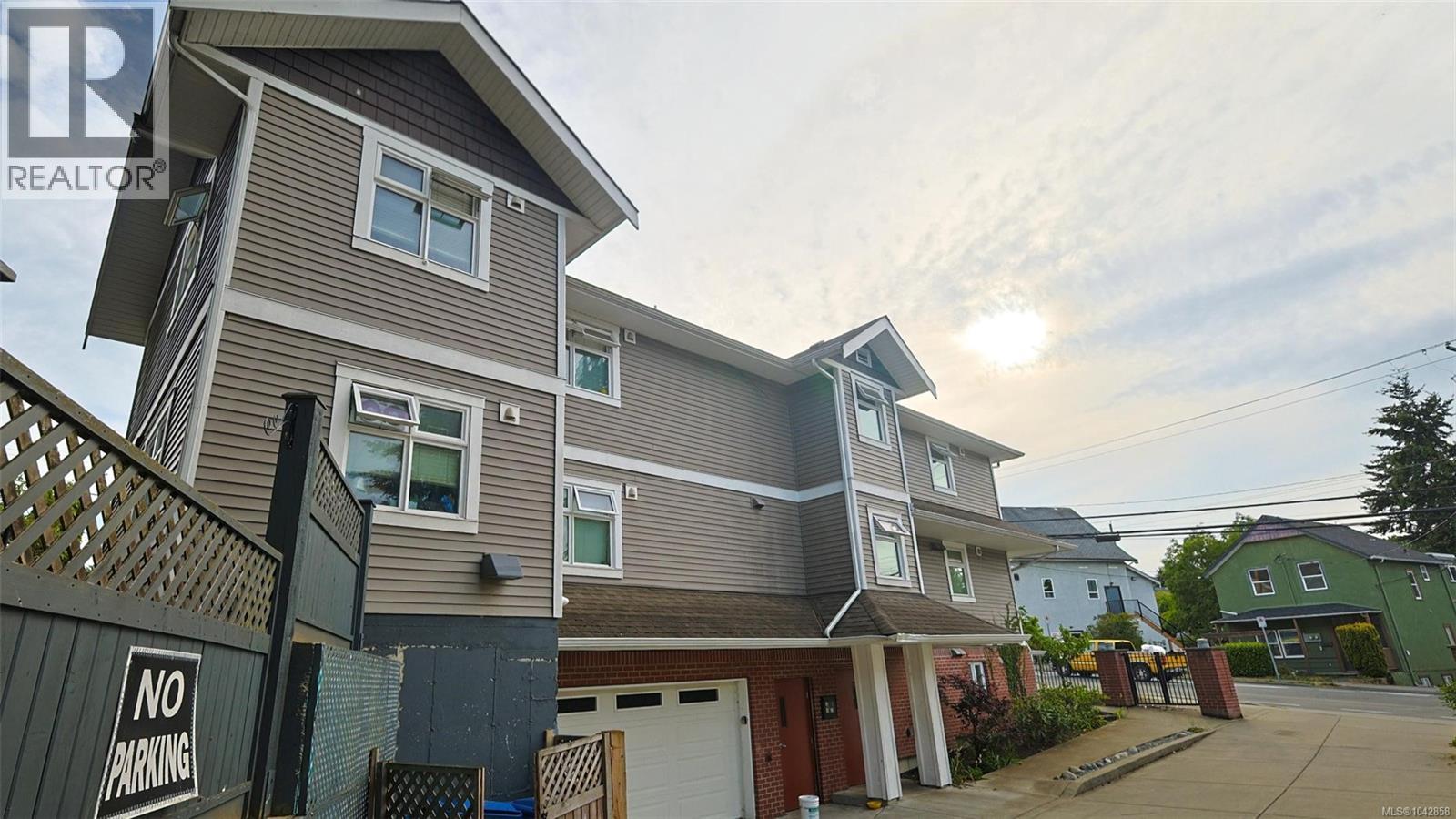 571 Albert St - 11