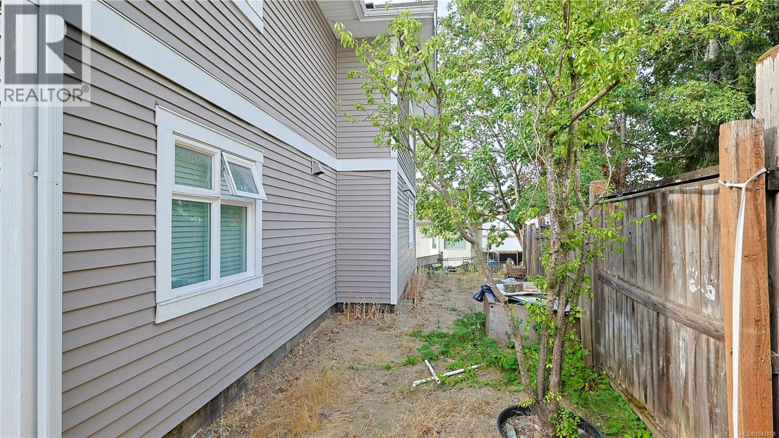 571 Albert St - 12