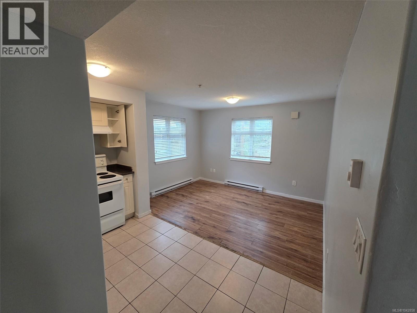 571 Albert St - 13