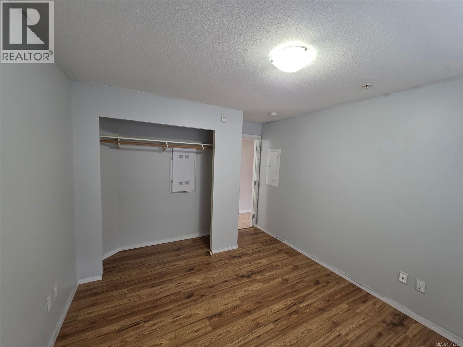 571 Albert St - 14