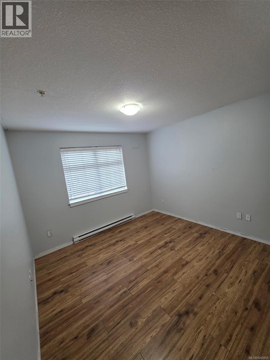 571 Albert St - 15