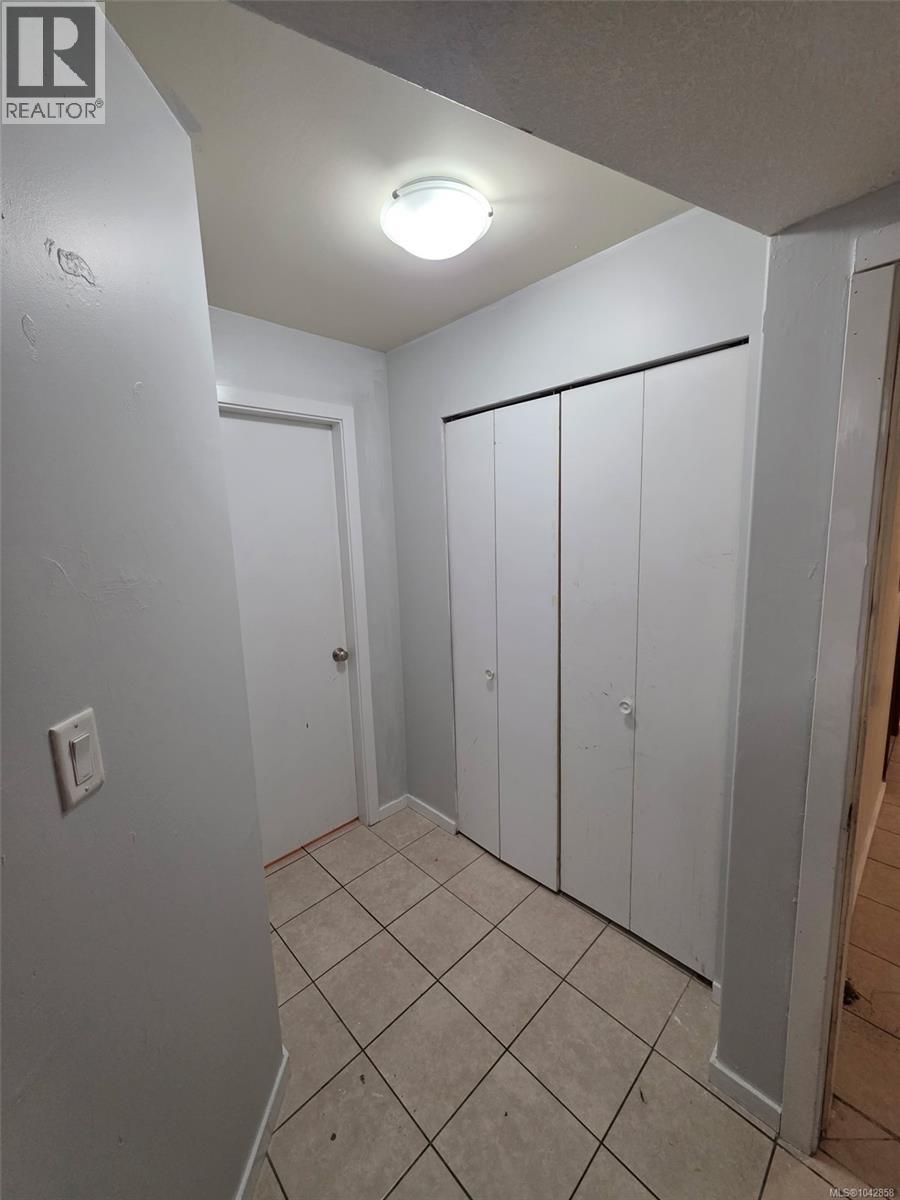 571 Albert St - 16