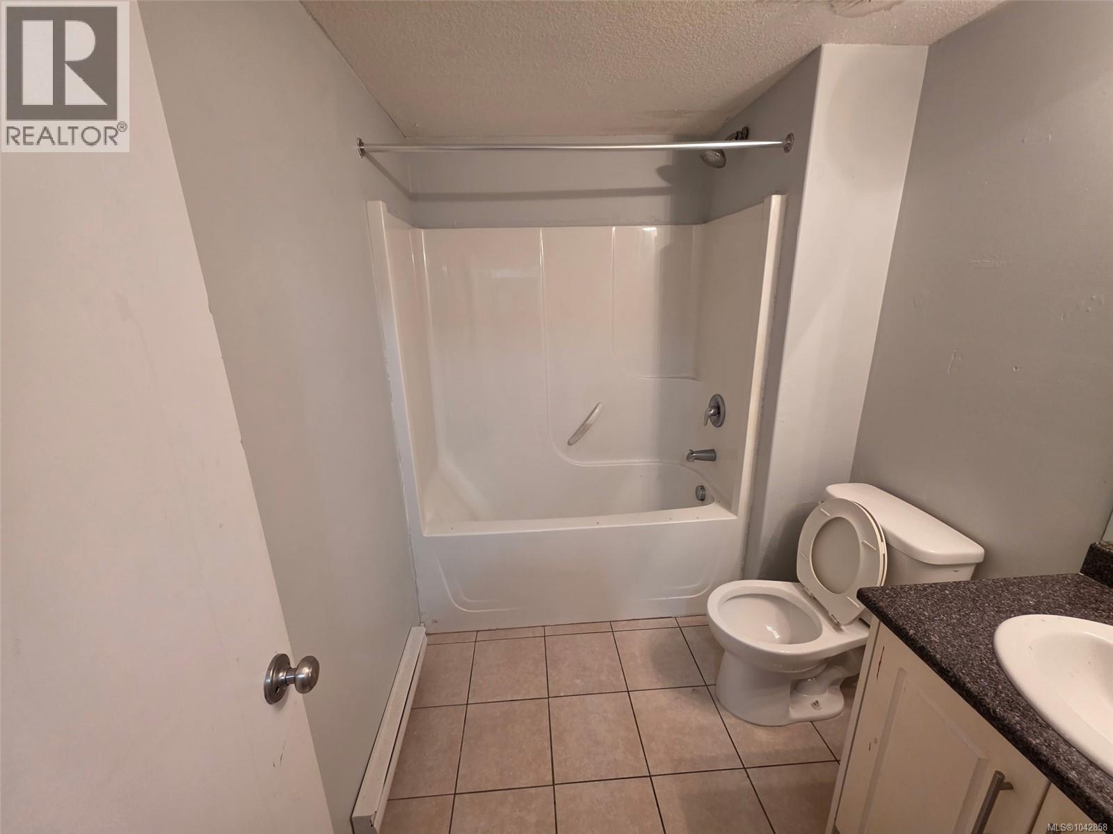 571 Albert St - 17