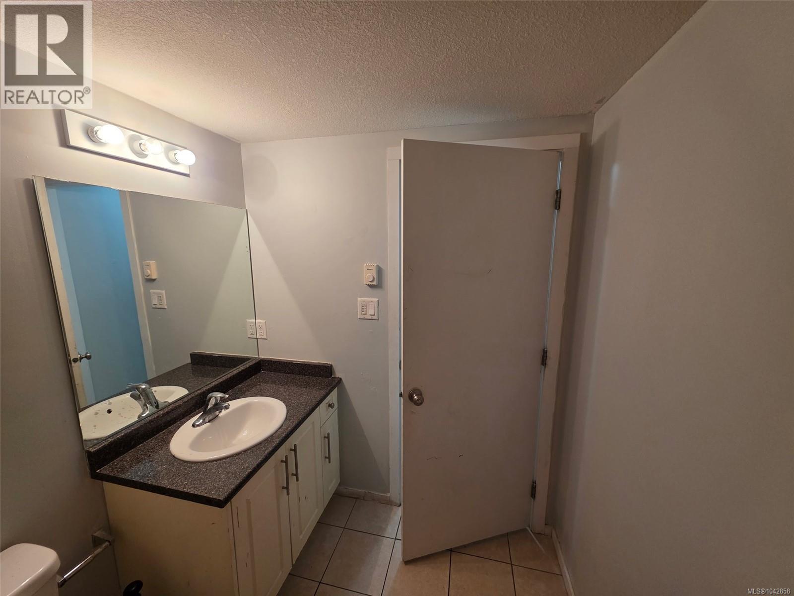 571 Albert St - 18