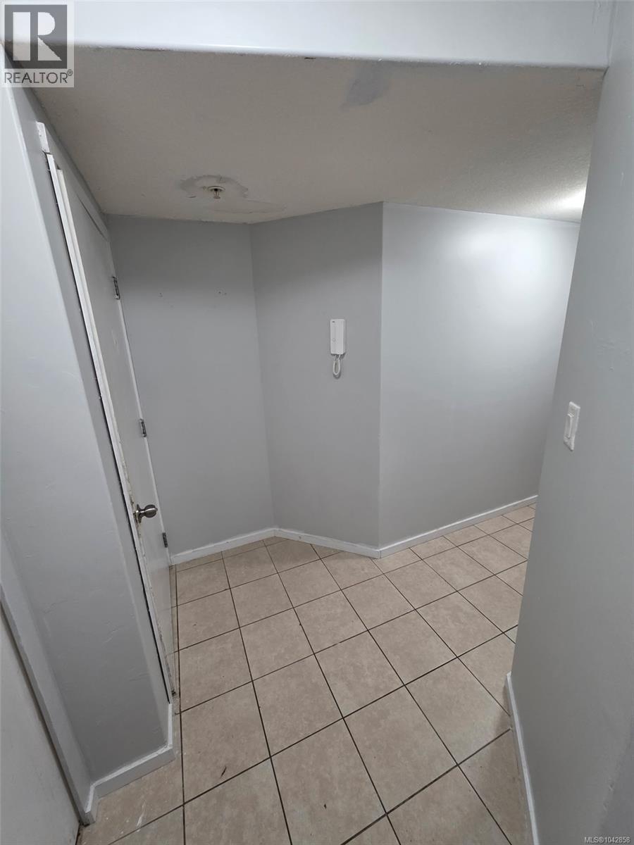 571 Albert St - 19