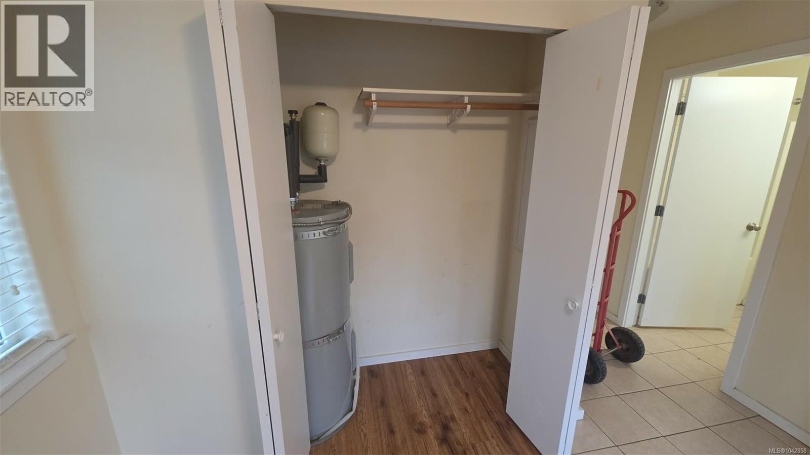 571 Albert St - 22