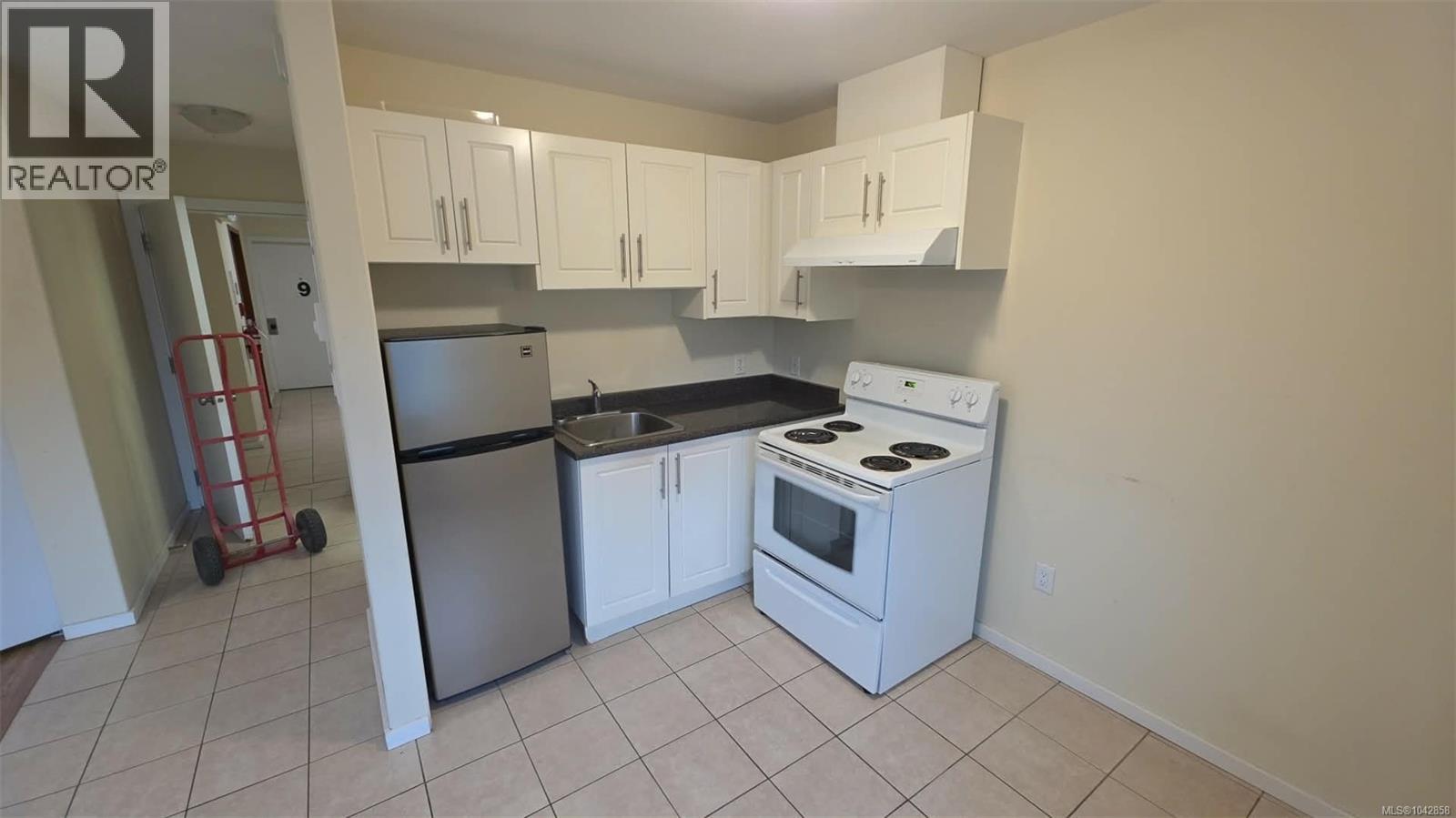 571 Albert St - 23