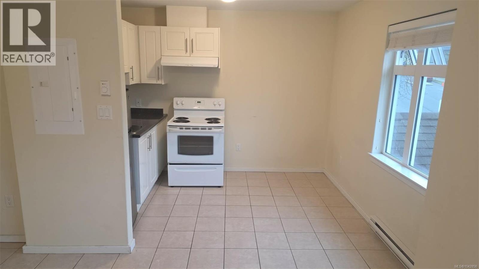 571 Albert St - 24