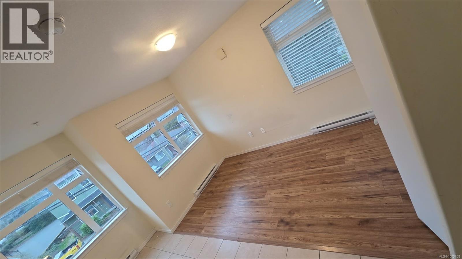 571 Albert St - 25