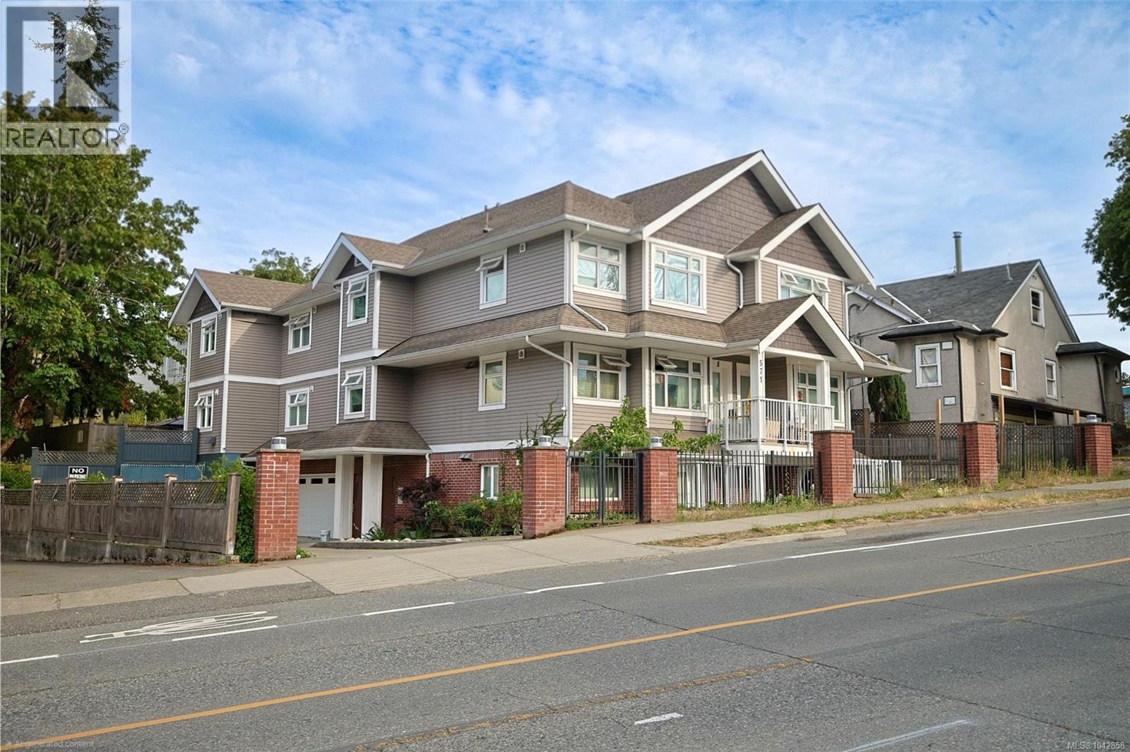 571 Albert St - 3