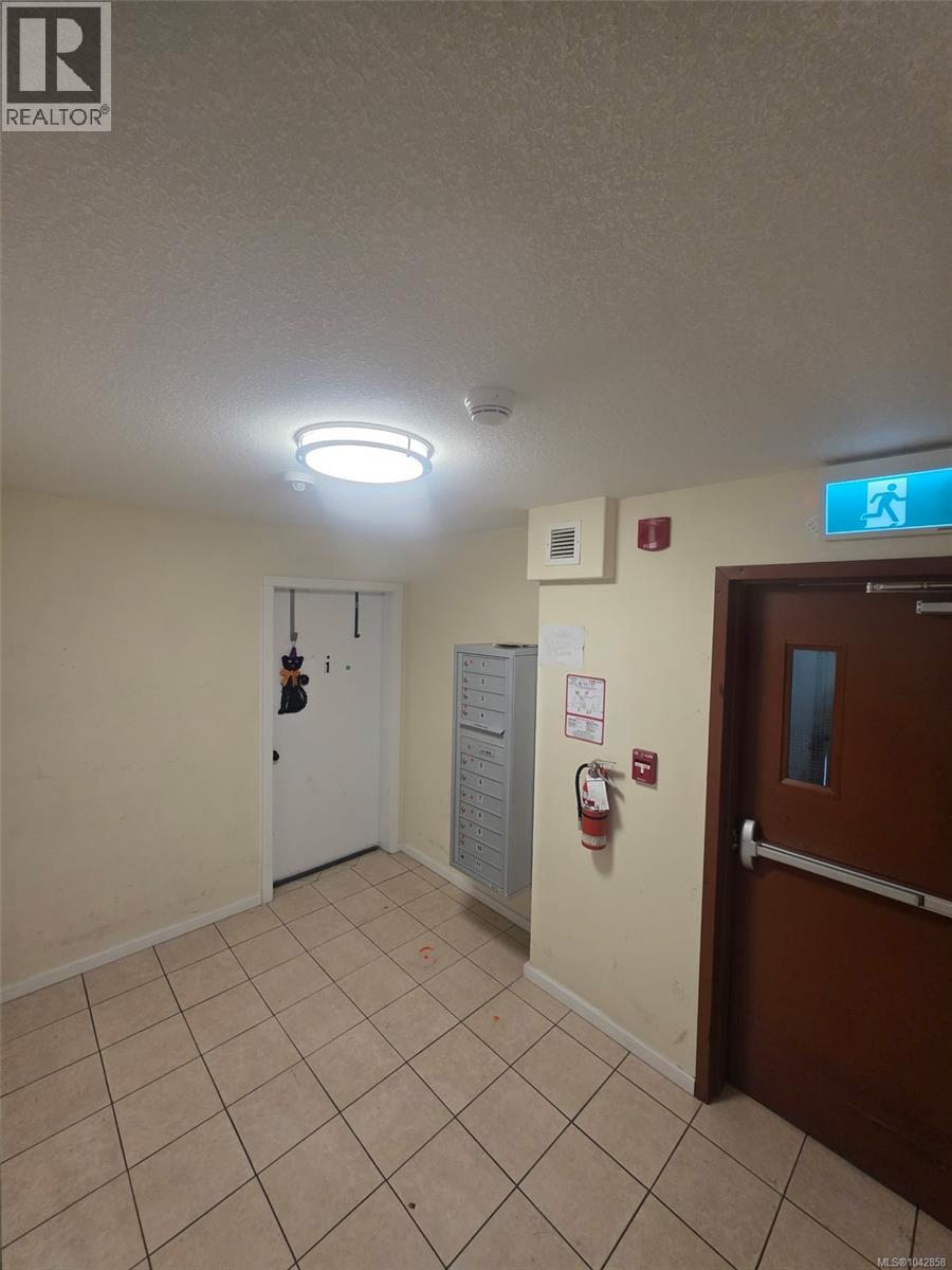 571 Albert St - 30