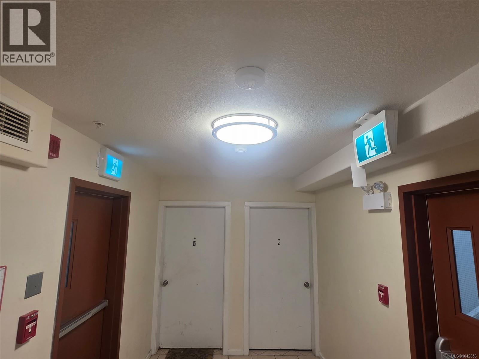 571 Albert St - 34