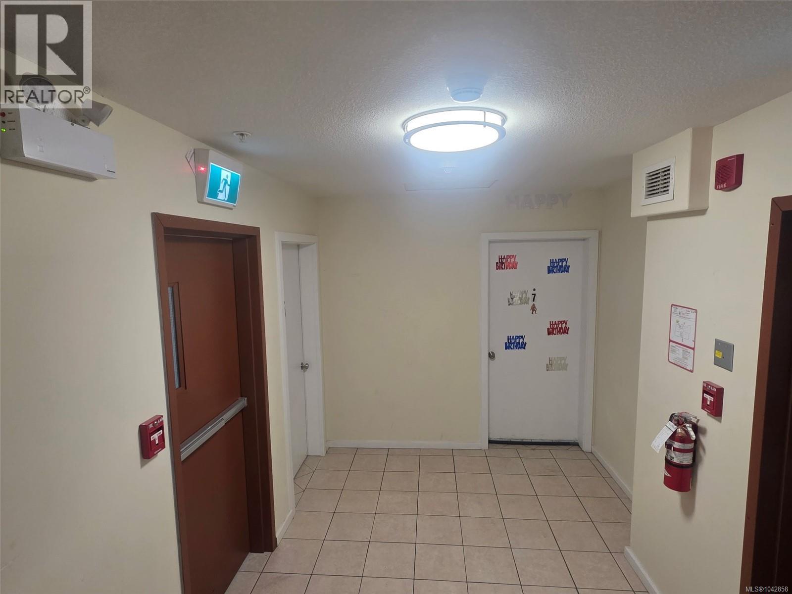 571 Albert St - 35