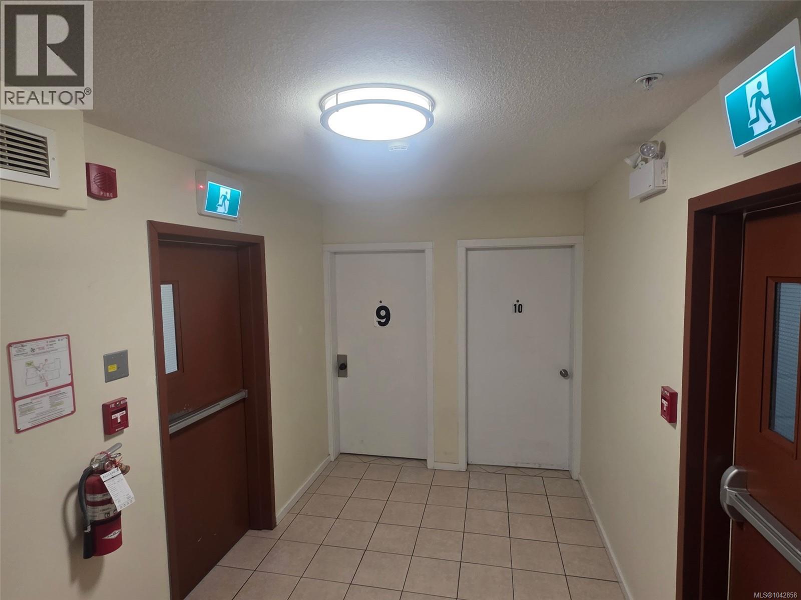 571 Albert St - 36