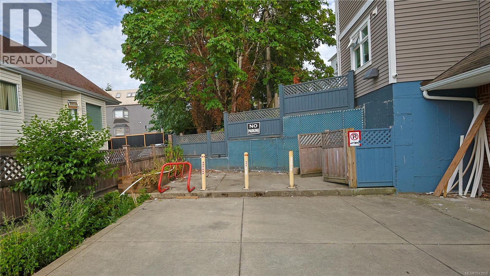 571 Albert St - 39
