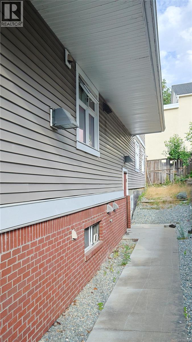 571 Albert St - 40