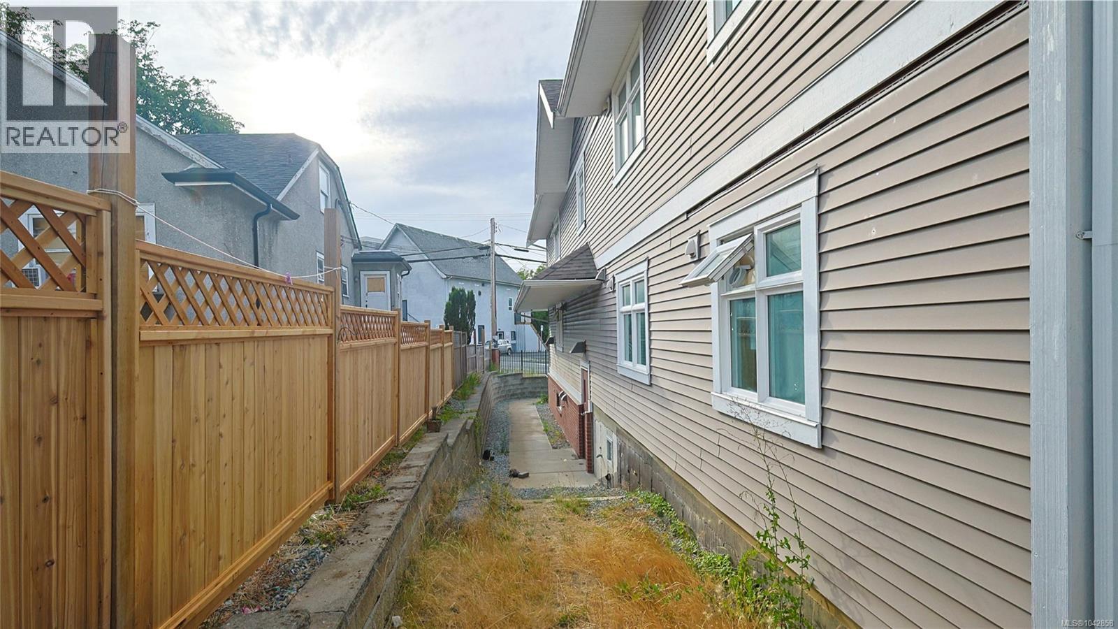 571 Albert St - 41