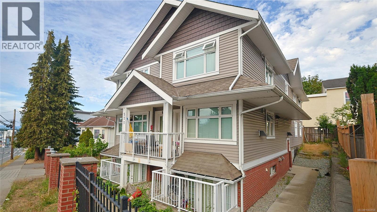 571 Albert St - 8