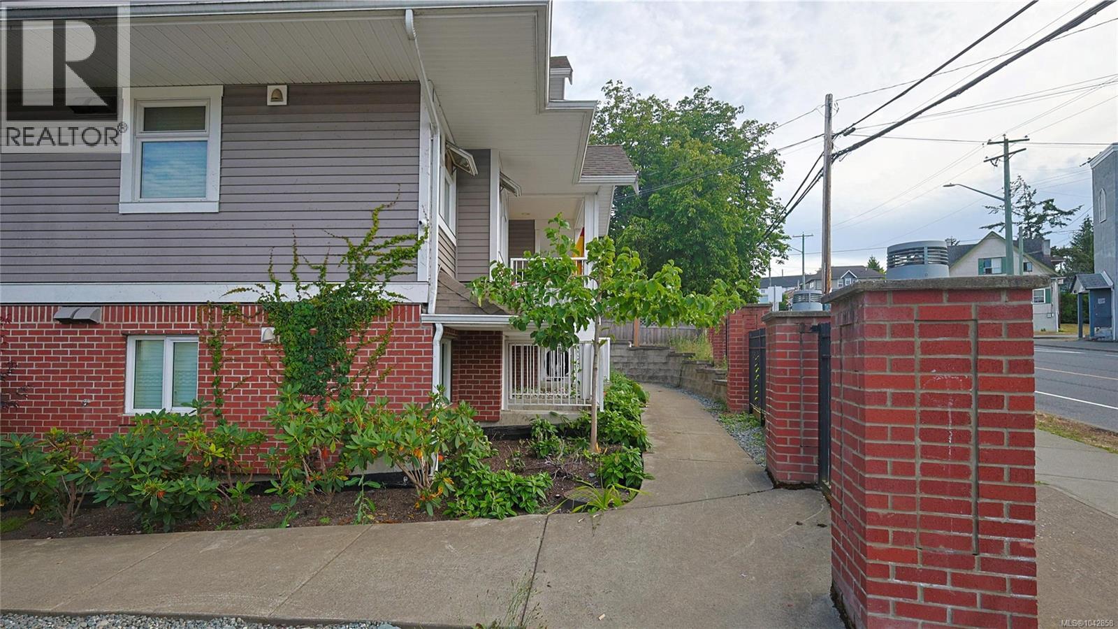 571 Albert St - 9
