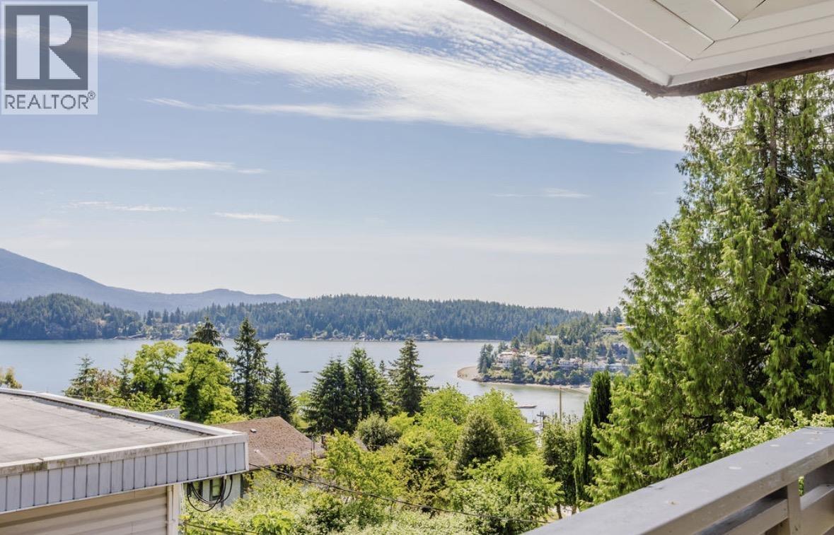 11 694 SCHOOL ROAD, Gibsons — photo 2